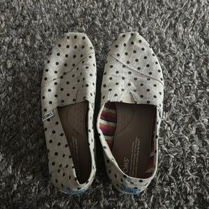 Polka dot Tom’s size 8
